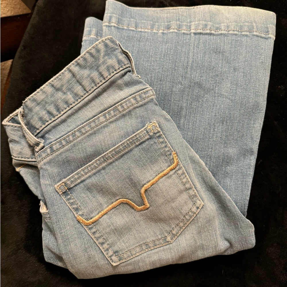 Lola kimes jeans